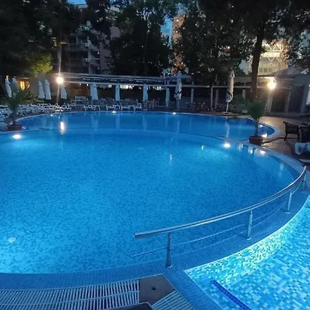 Excelsior Apartment *